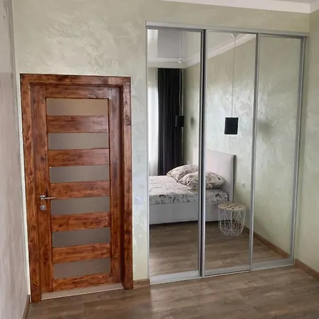 Apartment Vip House Graf, Morskay 8а, 5 Minutes Walk From Otrada Beach Odesa